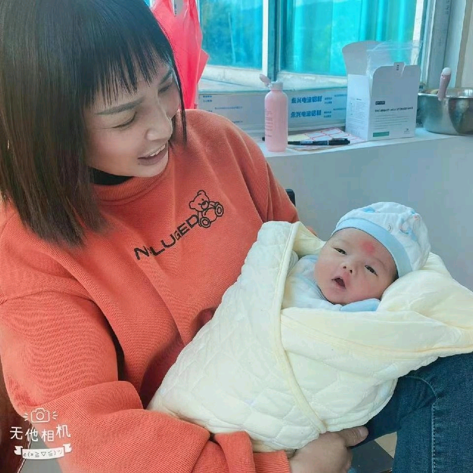 胡彩香月嫂